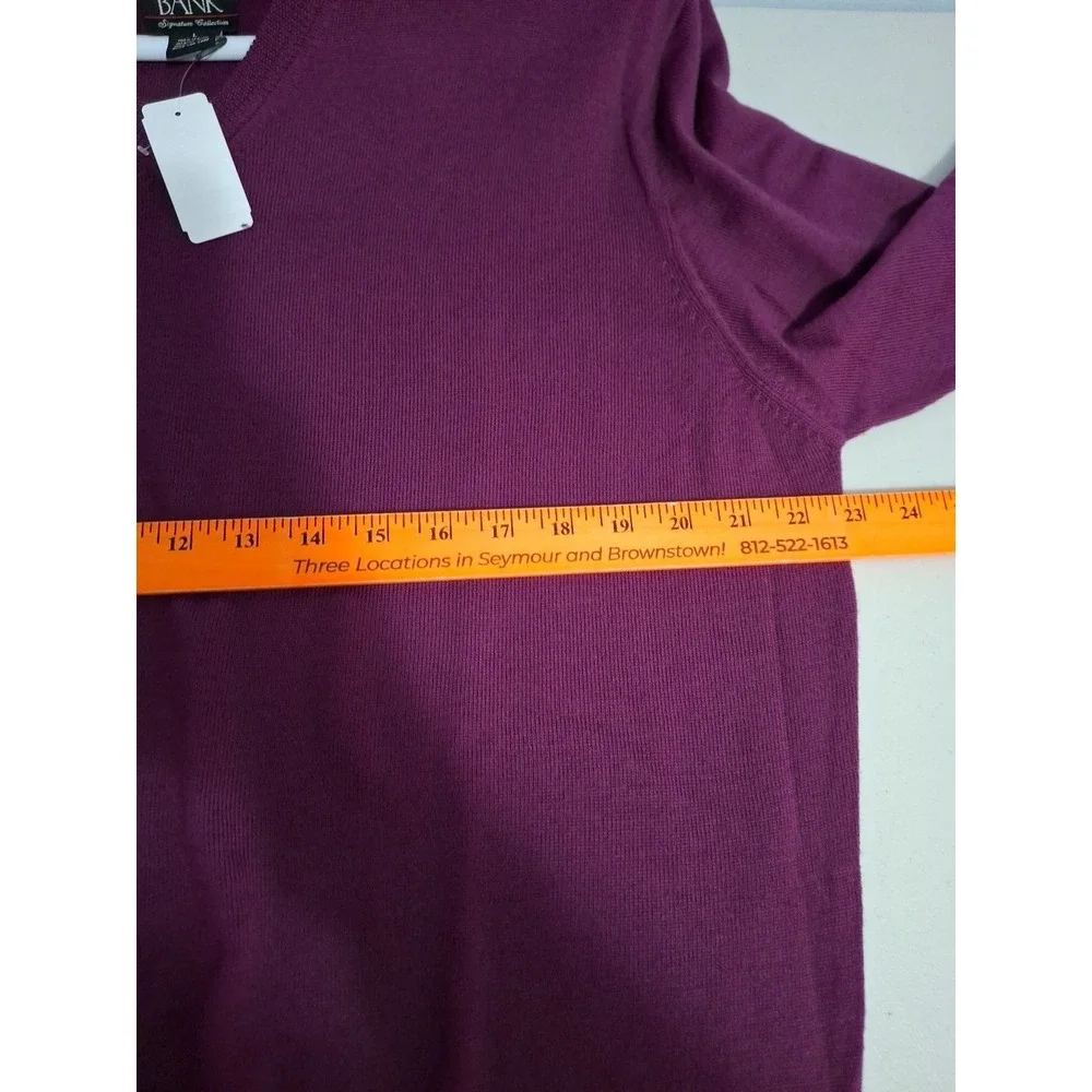Jos A Bank Signature Collection‎ 100% Wool Mens Large Berry V Neck